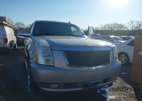 2009 Cadillac Escalade Standard z USA, uszkodzony, nr VIN 1GYFK232X9R123272